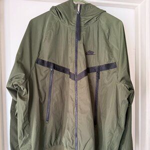 Nike Men's Woven Windrunner Hooded Jacket DA7354-326 Olive/Black Large NWT